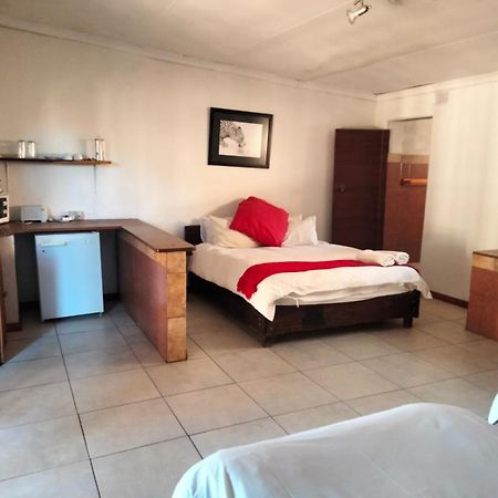Boskoppie Lion & Tiger Reserve Kroonstad Exterior photo